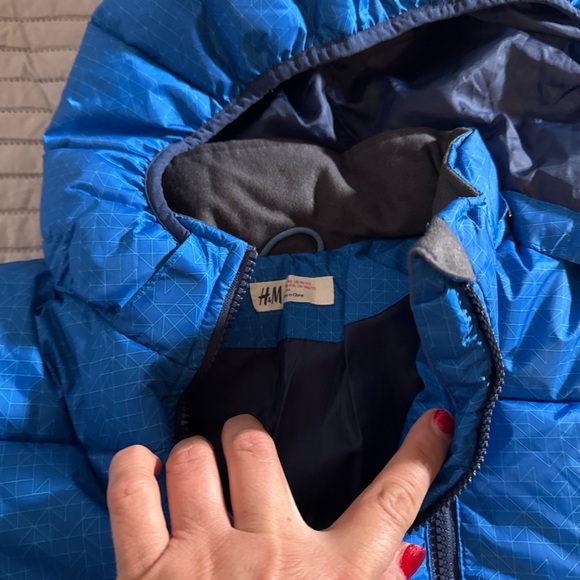 NWT H & M boys winter puffer ski jacket in blue size 10-11Y w/removable hood. - Picture 3 of 14